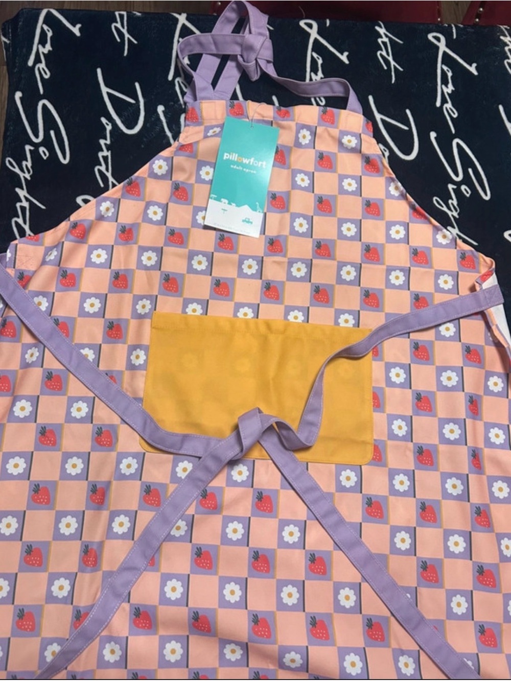 Apron with pattern